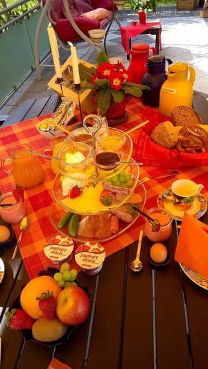 thumbnail: Outdoor dining