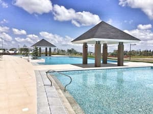 thumbnail: Outdoor pool