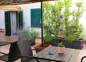 thumbnail: Outdoor dining