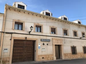 thumbnail: Front of property