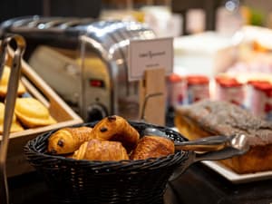 thumbnail: Breakfast area