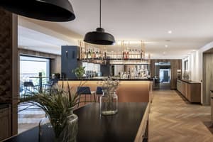 thumbnail: Bar (on property)
