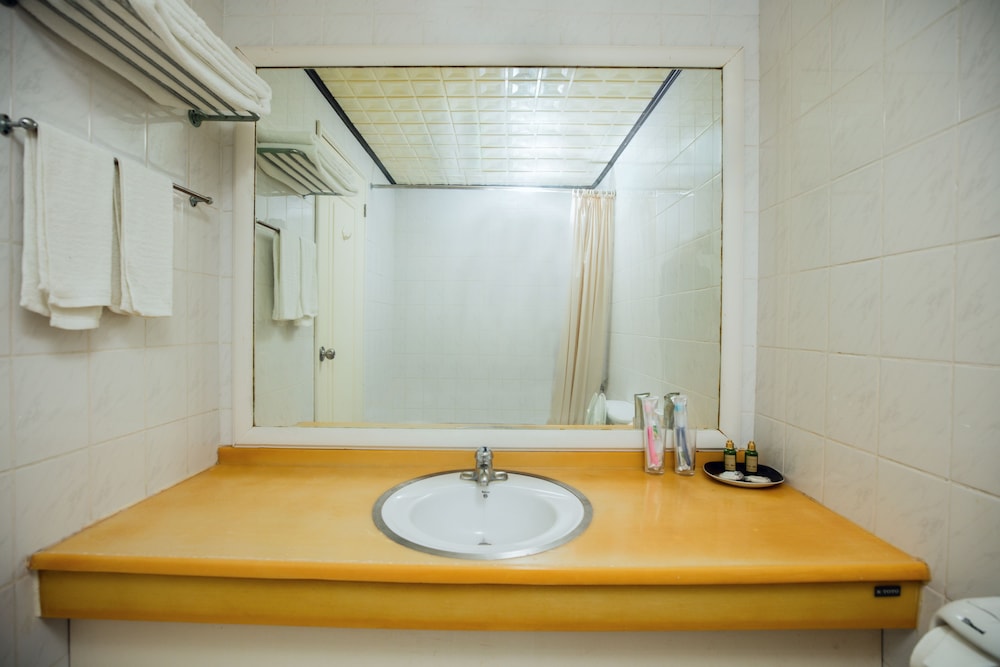 Bathroom sink