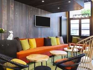 thumbnail: Bar (on property)