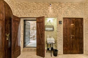 thumbnail: Bathroom amenities
