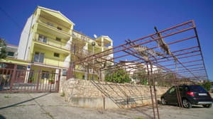 thumbnail: Front of property