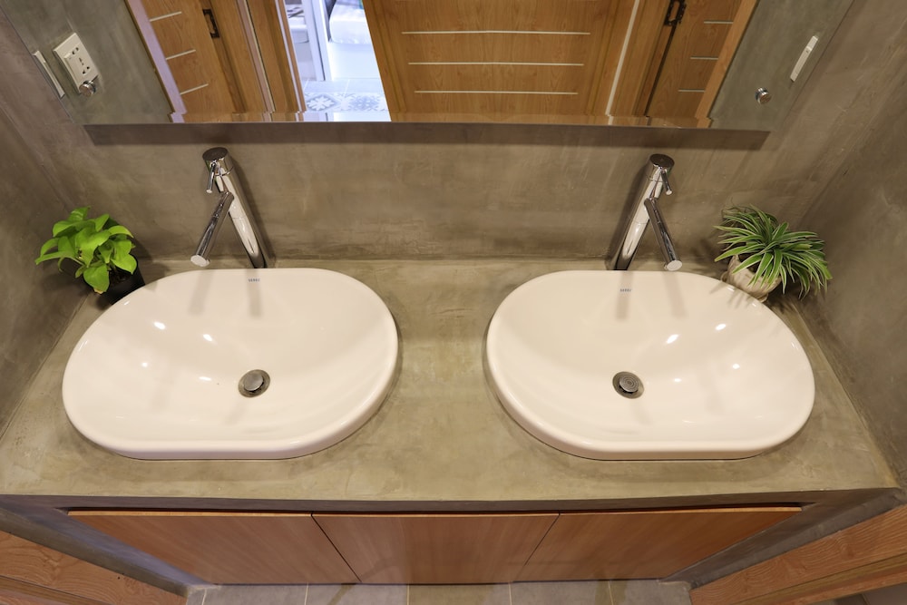 Bathroom sink
