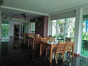 thumbnail: Restaurant