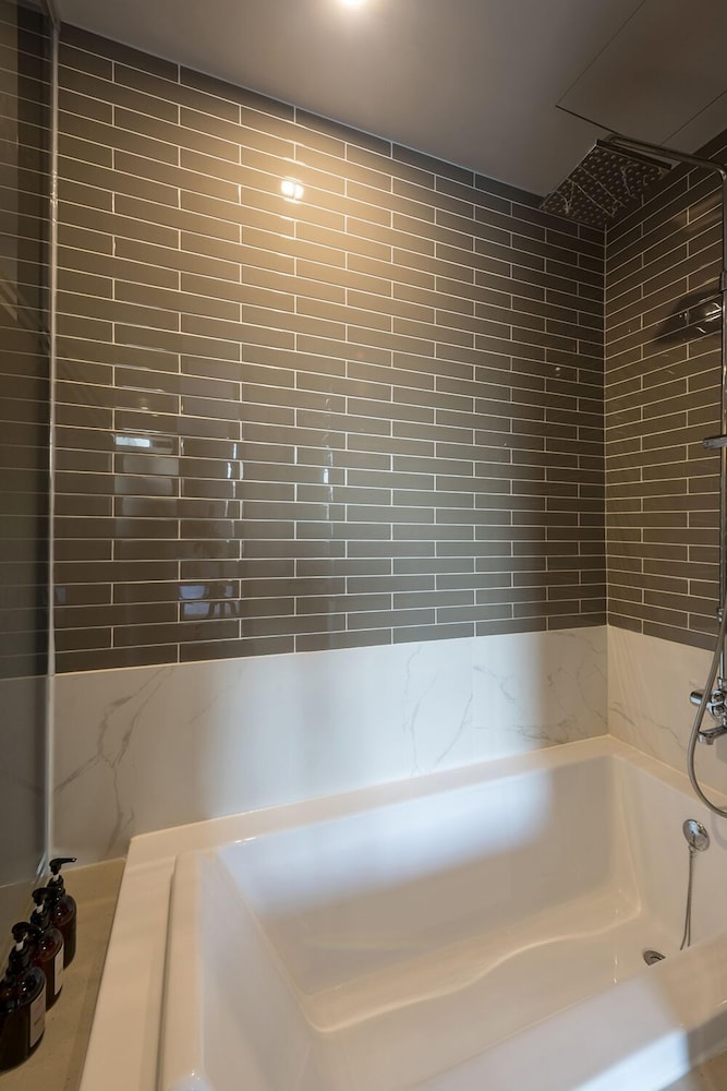Jetted tub