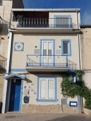 thumbnail: Property entrance