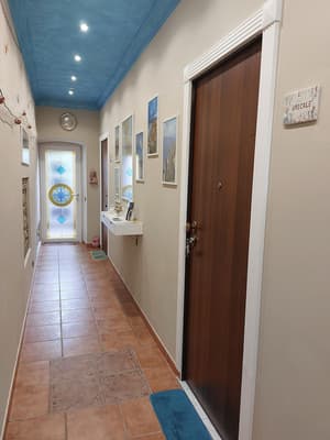 thumbnail: Hallway
