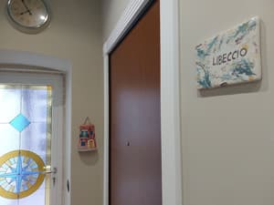 thumbnail: Interior entrance