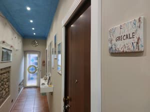 thumbnail: Interior entrance