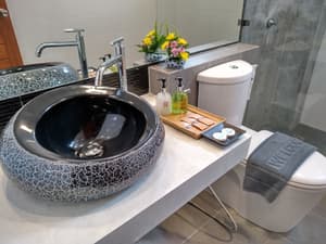 thumbnail: Bathroom amenities