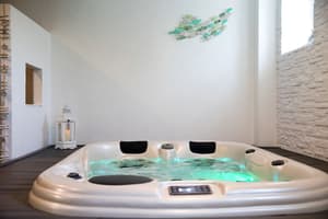 thumbnail: Jetted tub