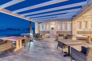thumbnail: Outdoor dining