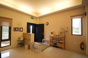 thumbnail: Interior entrance