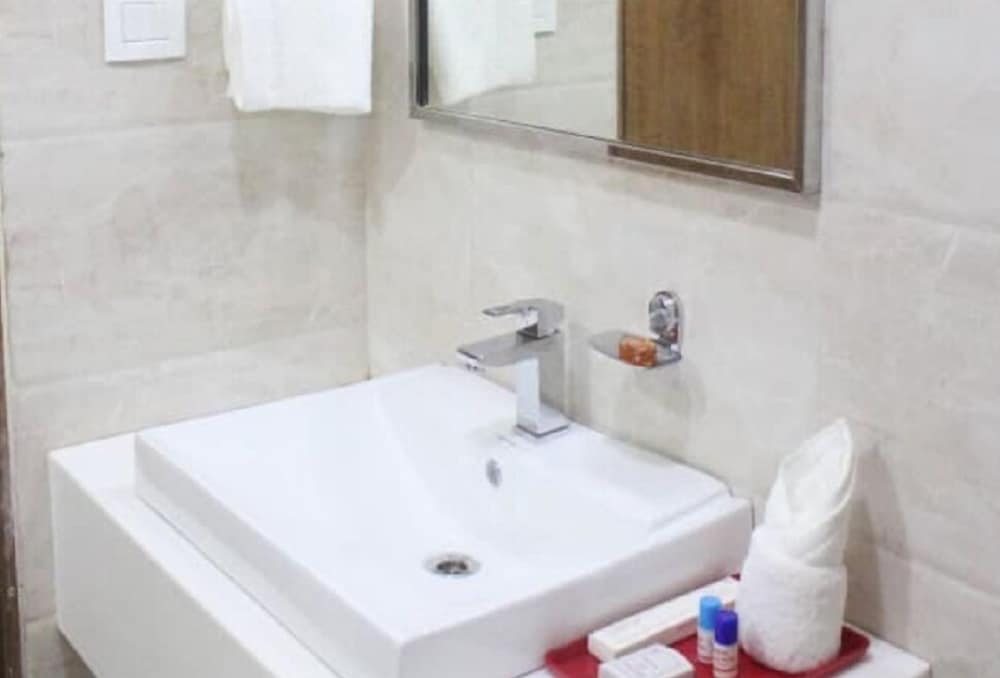 Bathroom sink