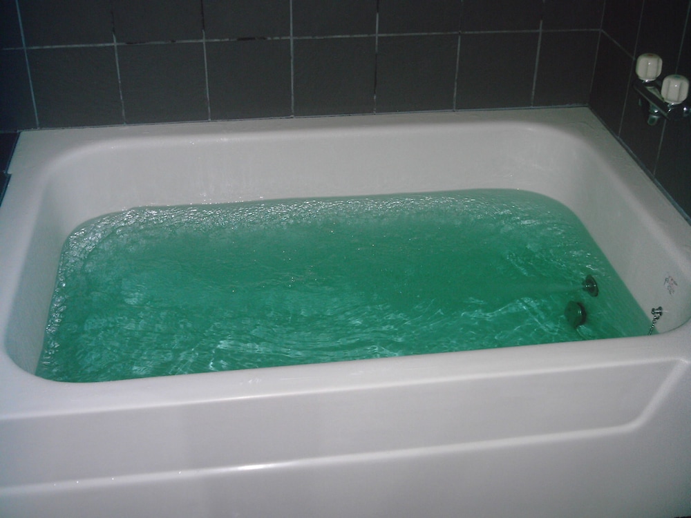 Deep soaking bathtub