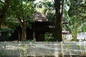 thumbnail: Interior entrance