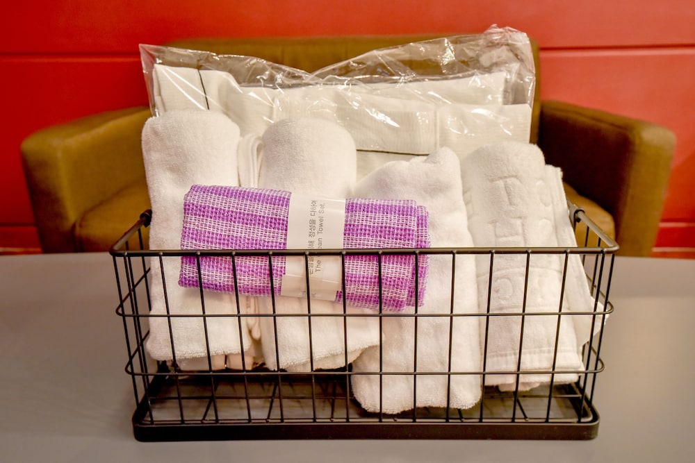 Bathroom amenities
