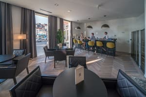 thumbnail: Bar (on property)