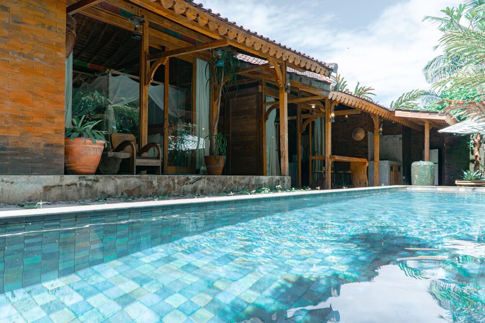 Private pool