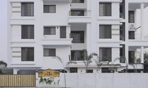 thumbnail: Front of property