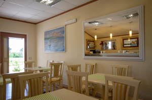 thumbnail: Breakfast area