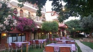 thumbnail: Outdoor dining