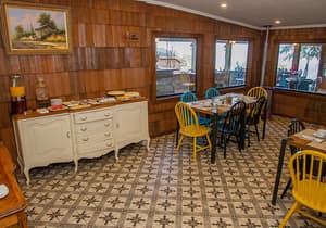 thumbnail: Breakfast area