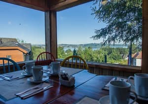 thumbnail: Breakfast area
