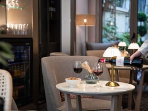 thumbnail: Bar (on property)