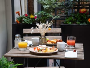 thumbnail: Breakfast area