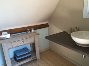 thumbnail: Bathroom amenities
