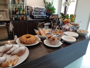 thumbnail: Breakfast area
