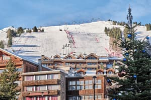 thumbnail: Skiing