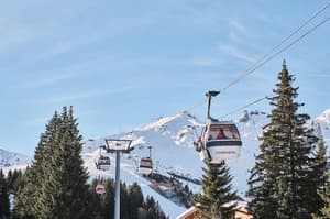 thumbnail: Skiing