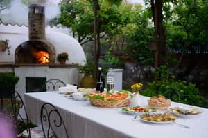thumbnail: Outdoor dining