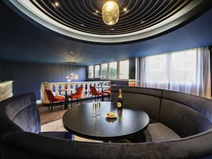 thumbnail: Bar (on property)