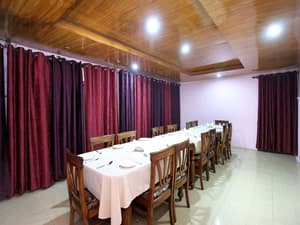thumbnail: Family dining