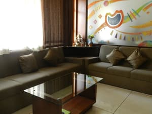 thumbnail: Lobby sitting area