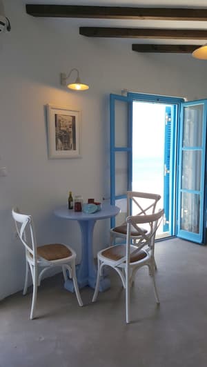 thumbnail: In-room dining