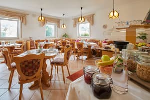 thumbnail: Breakfast area