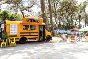 thumbnail: Outdoor dining