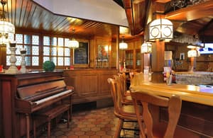 thumbnail: Bar (on property)