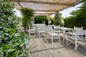 thumbnail: Outdoor dining