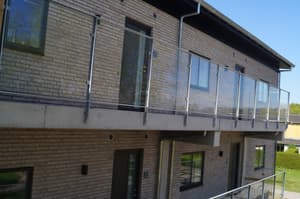 thumbnail: Front of property