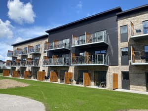 thumbnail: Front of property
