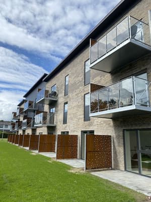 thumbnail: Front of property